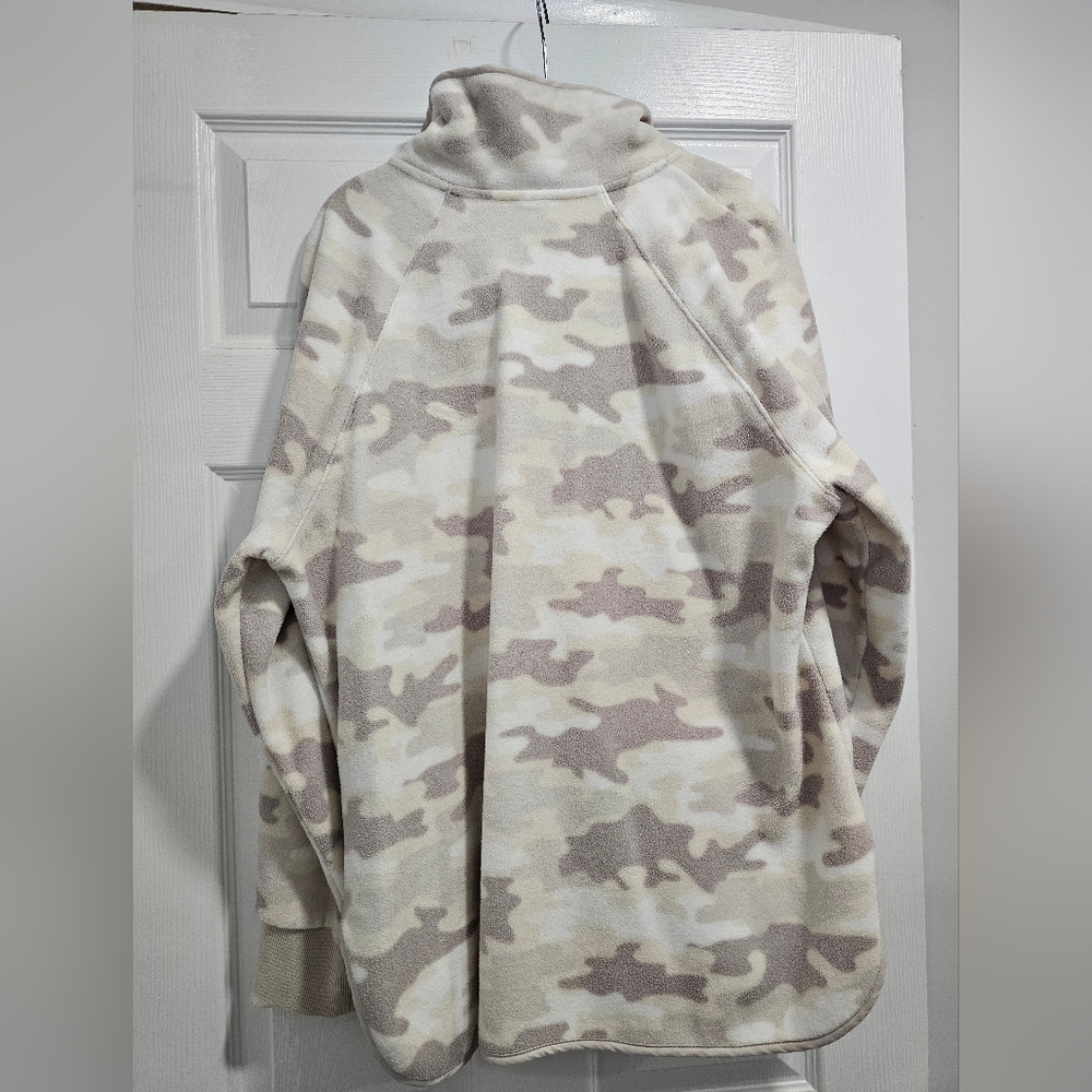 GreenTea Woman's Camouflage Fleece - Picture 2 of 5
